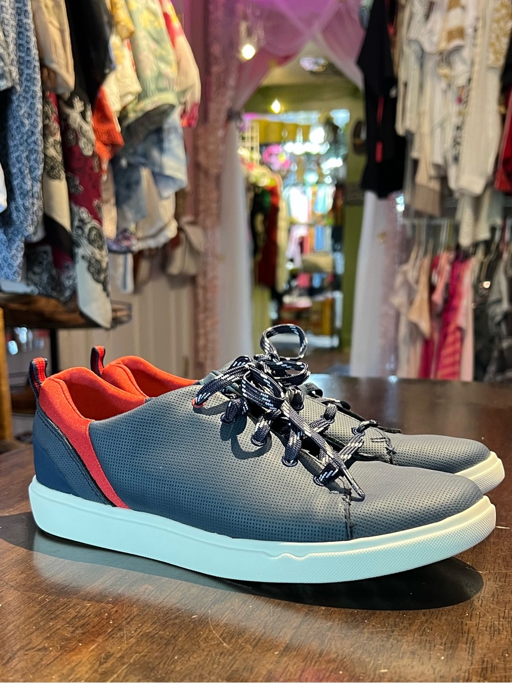 Cloudsteppers by Clarks Navy and Red Low-Top Athletic Sneakers